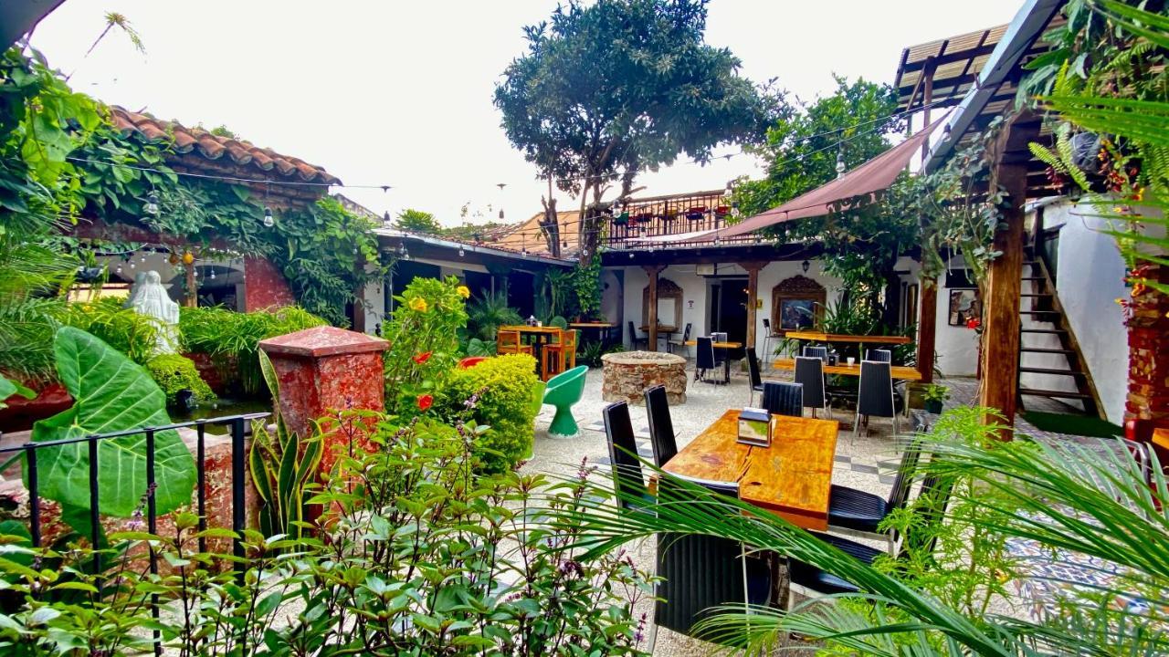 Nikikot Hostel & Hotel Antigua Exterior photo