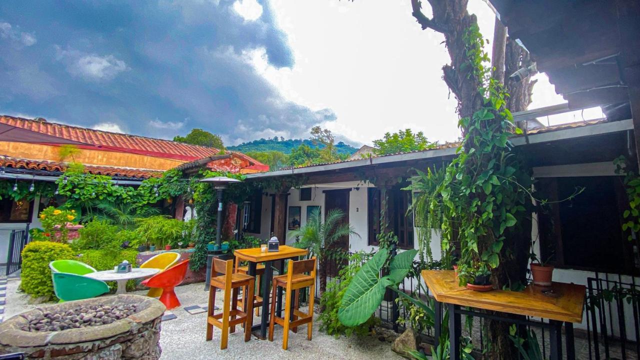 Nikikot Hostel & Hotel Antigua Exterior photo