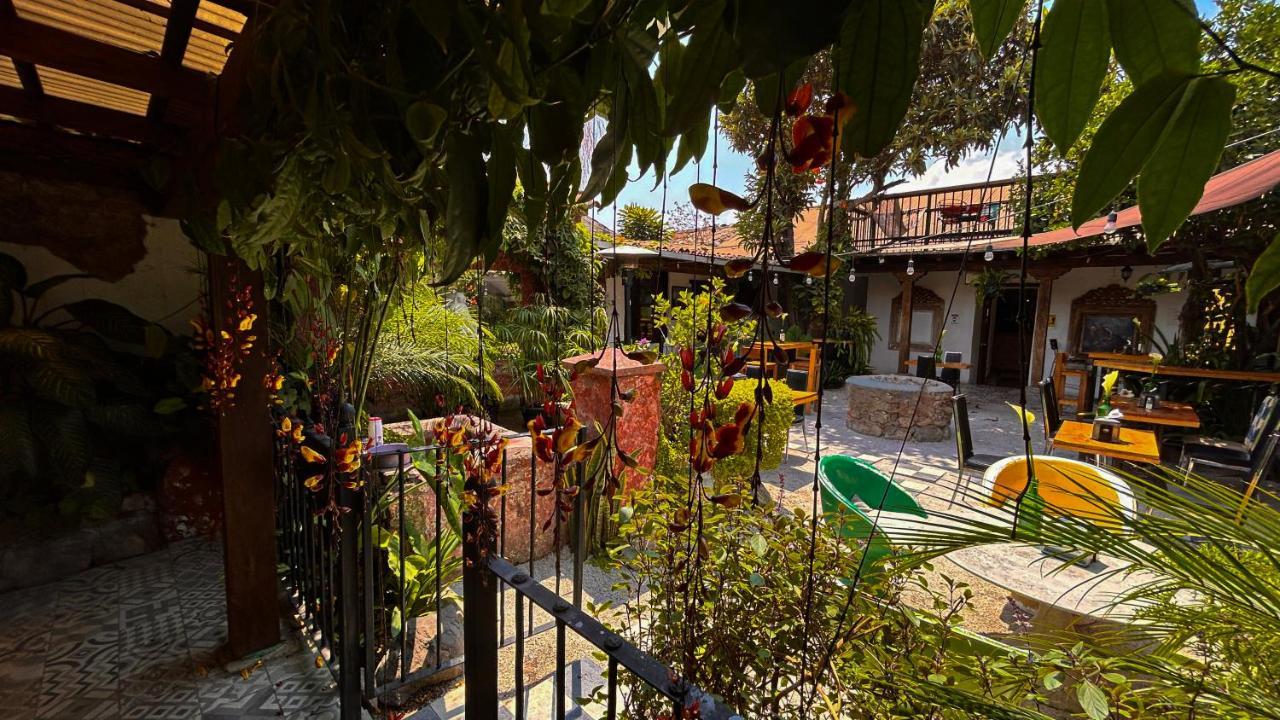 Nikikot Hostel & Hotel Antigua Exterior photo