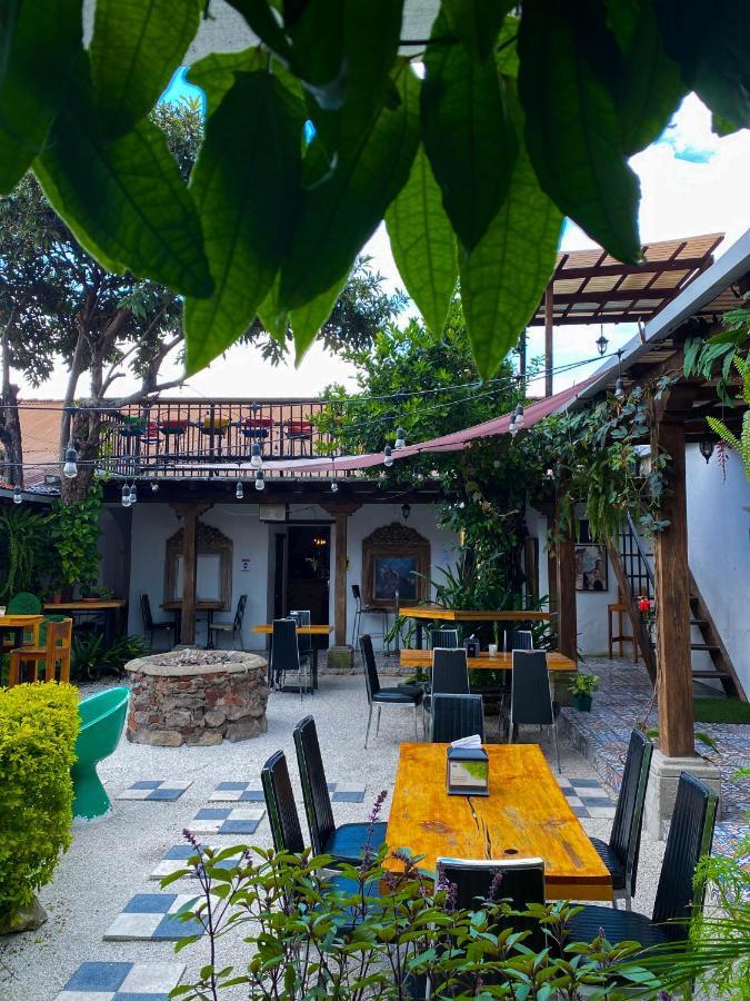 Nikikot Hostel & Hotel Antigua Exterior photo