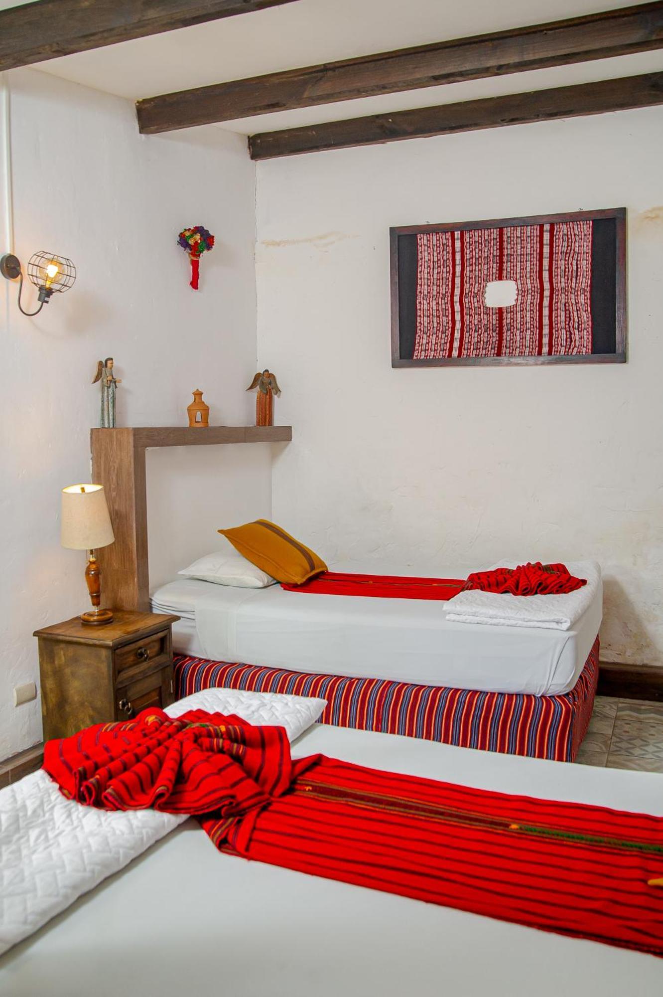 Nikikot Hostel & Hotel Antigua Exterior photo