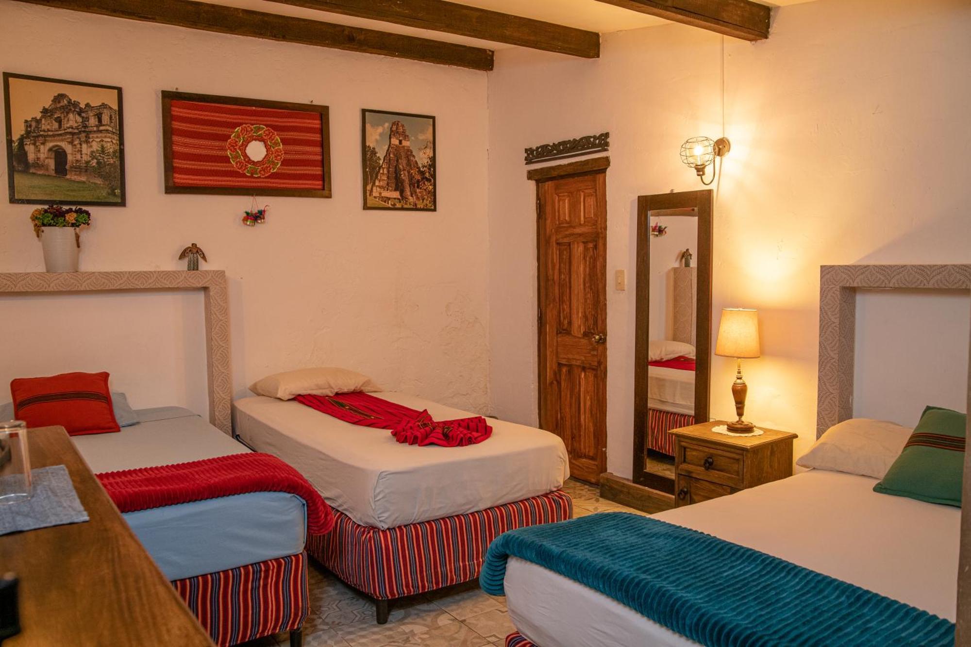 Nikikot Hostel & Hotel Antigua Exterior photo